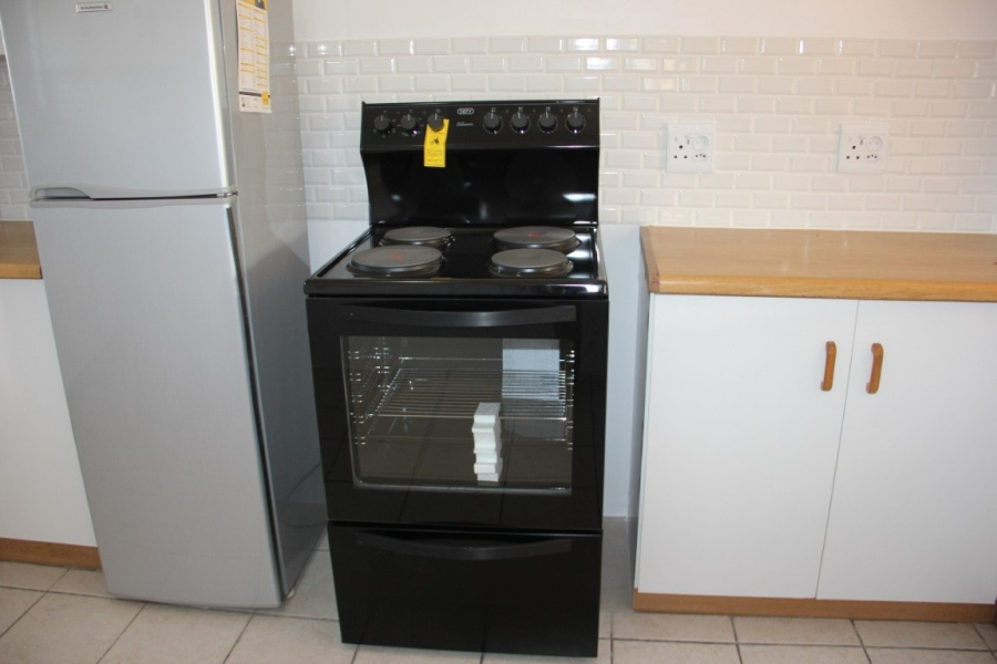 To Let 2 Bedroom Property for Rent in Martinville Western Cape